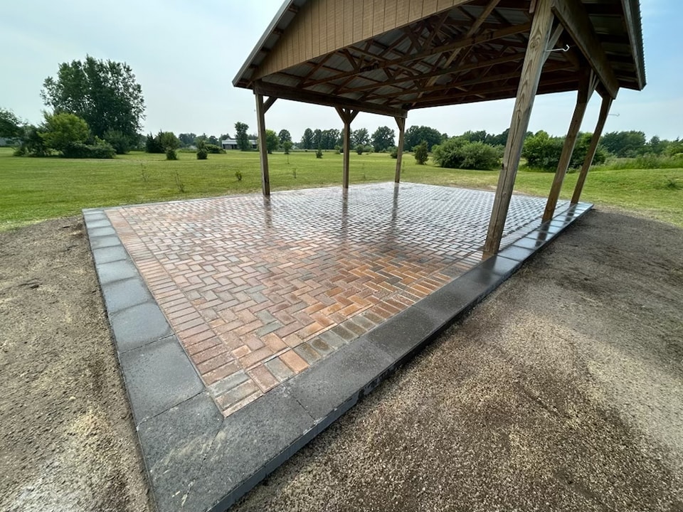Patio & Seating Area